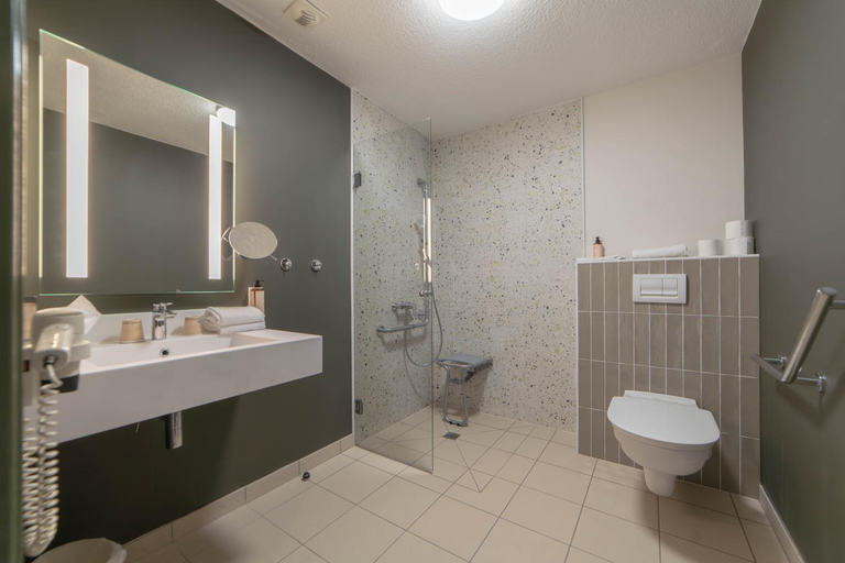 Bathroom 4, Hôtel Mercure Auxerre, Yonne