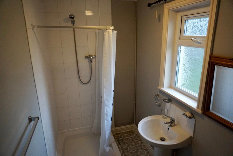Bathroom 5, Adnans Hotel, Birmingham
