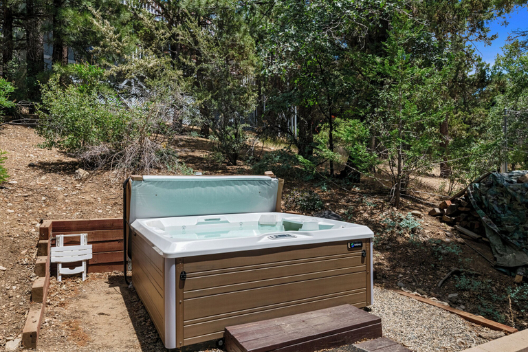 Bathroom 2, Chalet Colusa, San Bernardino