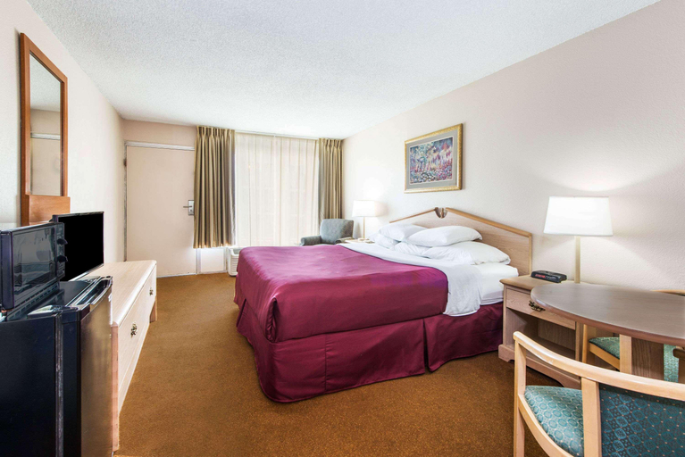 Bedroom 3, Days Inn by Wyndham Elizabethtown, Hardin