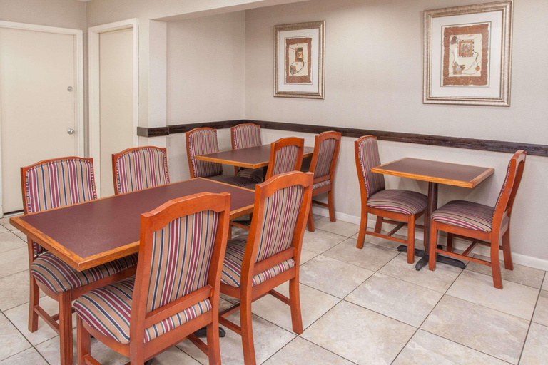 Public Area 2, Days Inn by Wyndham Fort Wayne, Allen