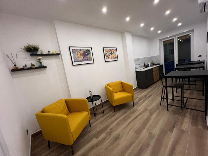 Others 5, Suite 98, Rome