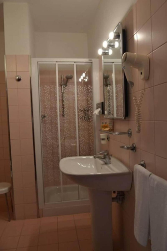 Bathroom 5, Hotel Due Torri Tempesta, Venezia
