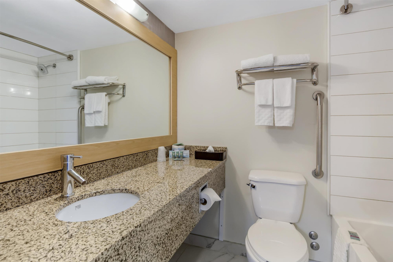 Bathroom 4, Best Western Cedar Park Inn, Division No. 11