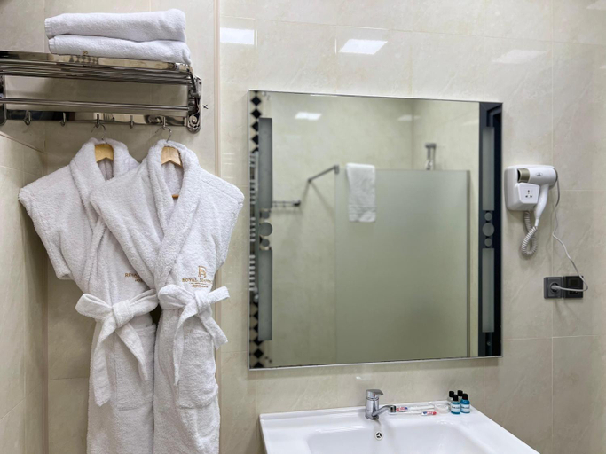 Bathroom 5, Royal Mansion Hotel, Baku
