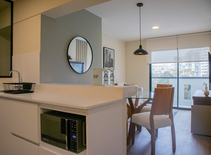Room 2, w Modern 2BR w Scenic Balcony Close to Kennedy Park, Lima