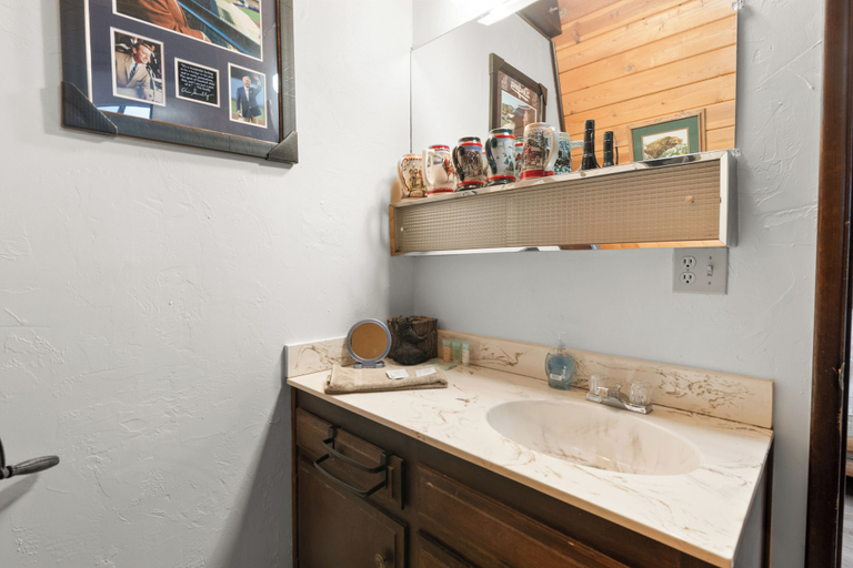 Bathroom 3, Unwinding Bear, San Bernardino