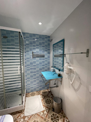 Bathroom 4, Hostal Nova Barcelona, Barcelona