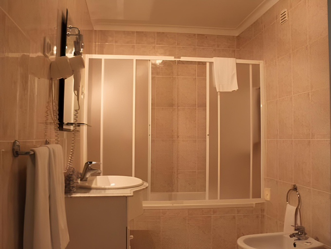 Bathroom 3, Hotel Ancora Mar, Nazaré