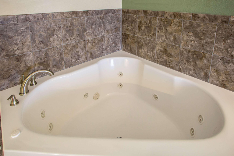 Bathroom 4, Quality Inn & Suites Marinette, Marinette