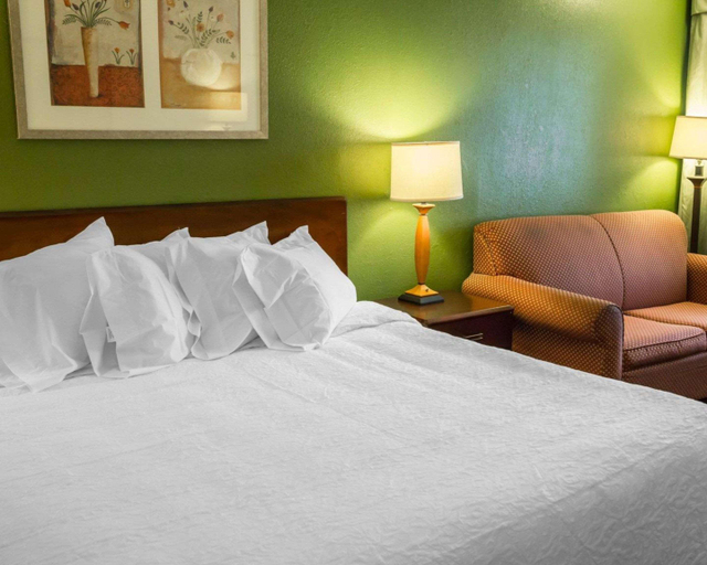 Bedroom 3, Econo Lodge Washington NC North, Beaufort