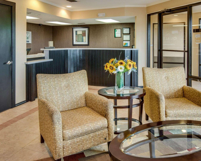 Public Area 3, Quality Inn Mt. Pleasant, Titus