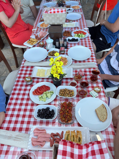 Food & Drinks 2, Herrera Otel & Tiny Houses, Ezine