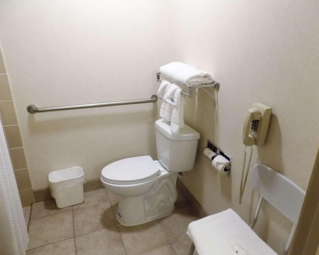 Bathroom 4, Quality Inn Pierre-Fort Pierre, Hughes