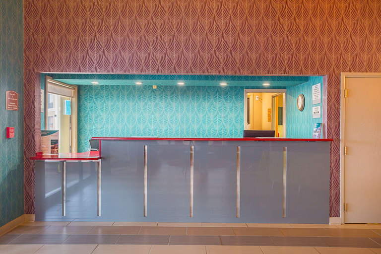 Public Area 3, Clarion Inn & Suites Evansville, Vanderburgh