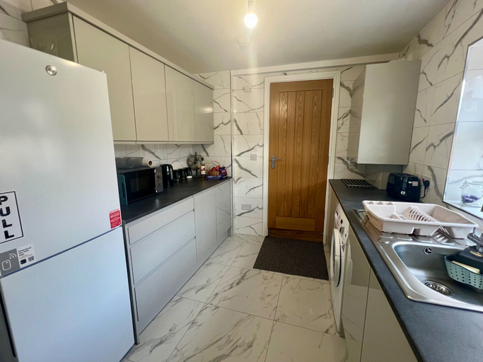 Private kitchen 4, Construction Crew Quarters:5brfree Wifi & Parking, Newcastle upon Tyne