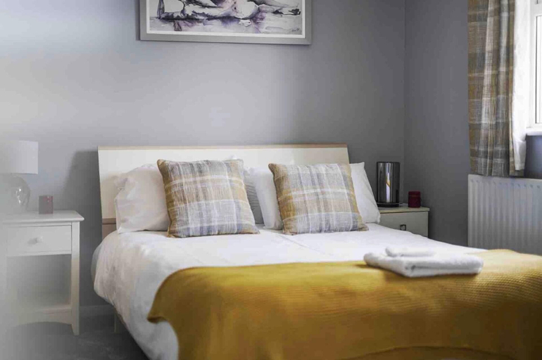 Room 4, 5 Bed House - Sleeps 10 - Garden - Parking - Wifi, Kent