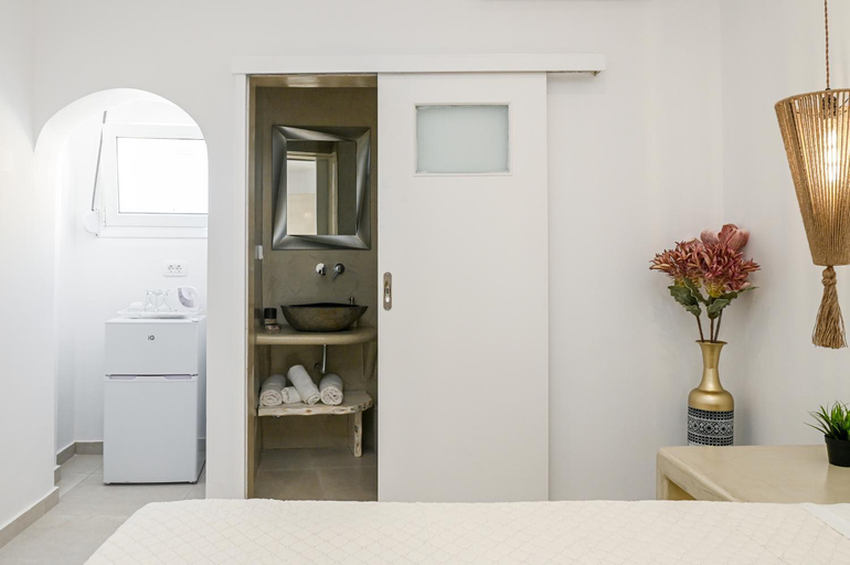 Bedroom 4, Vinas Place City Center, South Aegean
