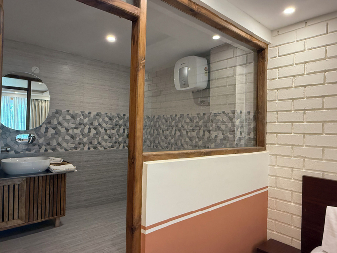 Bathroom 3, The Dune Escape, Leh