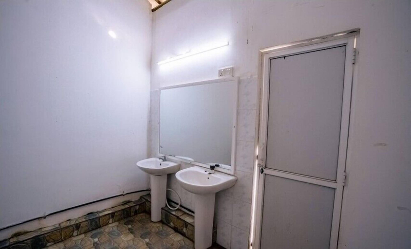 Bathroom 5, Riverside Hotel Colombo, Ja-Ela