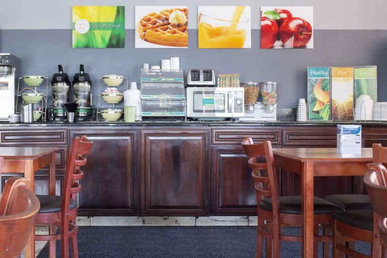 Food & Drinks, Quality Inn Delta, Delta