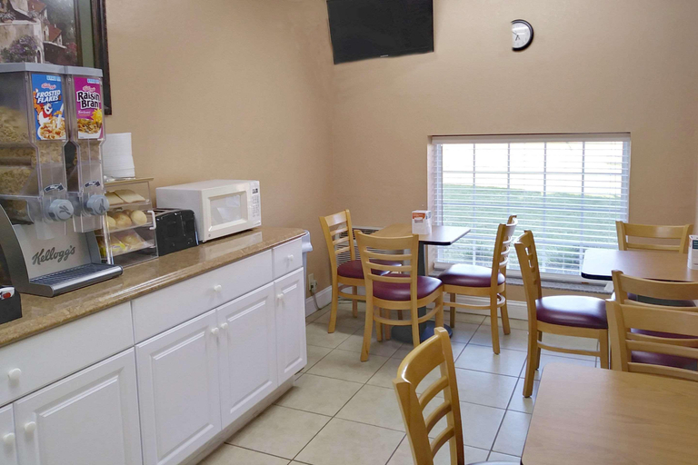 Food & Drinks 5, Econo Lodge Southside, Floyd