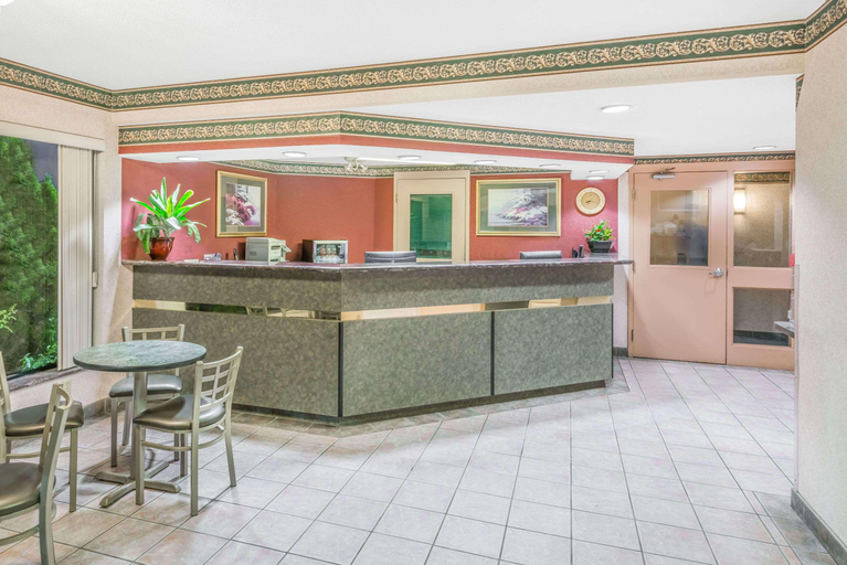 Public Area 3, Super 8 by Wyndham Ambassador Bridge Windsor ON, Essex