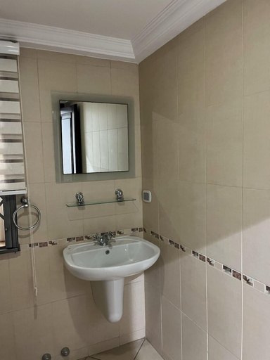 Bathroom 3, Villagio, Accra