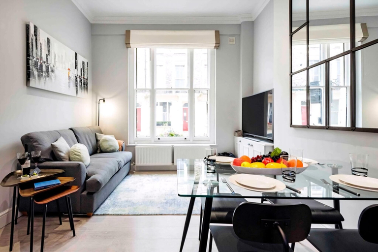 Others 4, Bright and Modern Bayswater Apartment, London