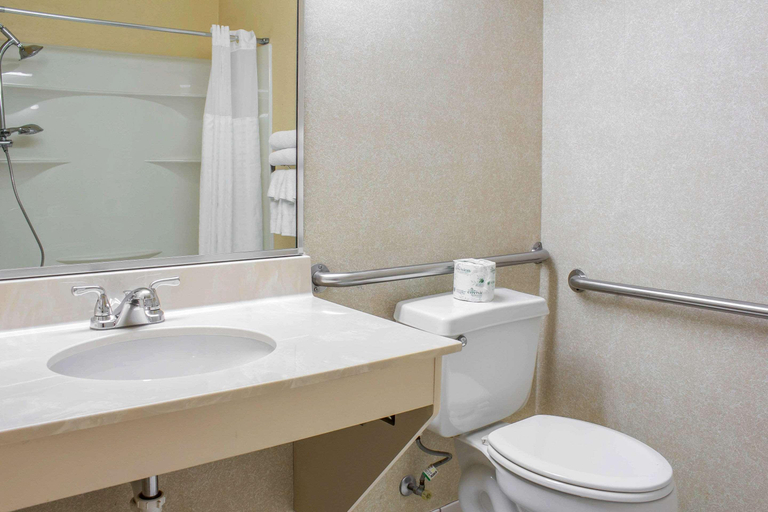 Bathroom 4, Quality Inn Kirksville, Adair