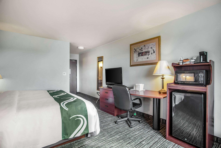 Bedroom 3, Quality Inn Parsons North, Labette