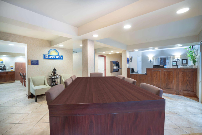 Public Area 2, Days Inn by Wyndham Cave City, Barren
