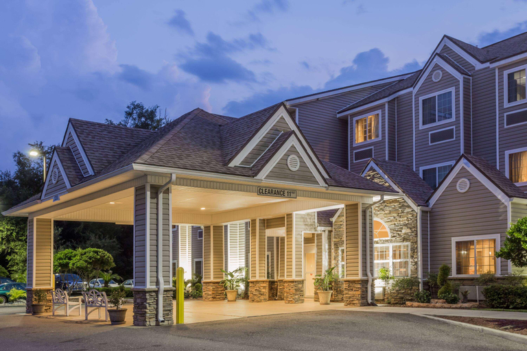 Exterior & Views