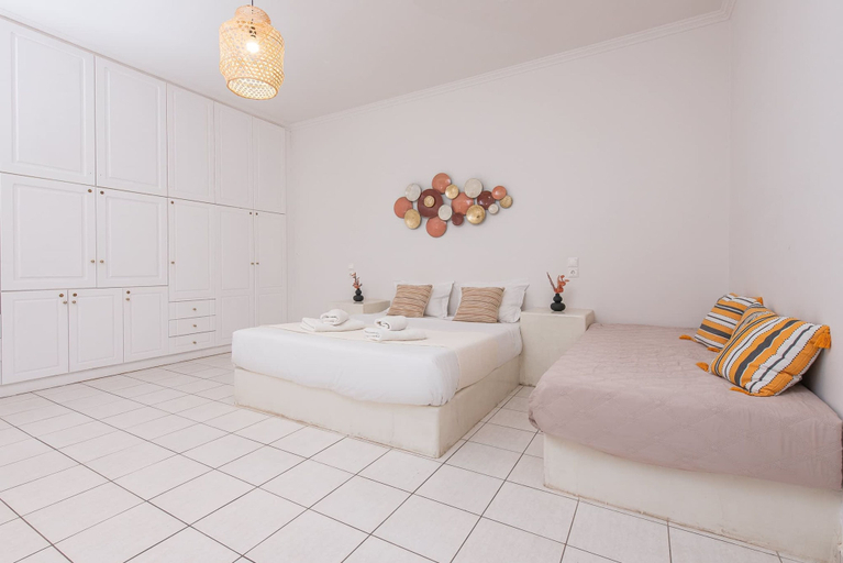 Room 5, Golden Sunrise Suites - Santorini Family Suite, South Aegean