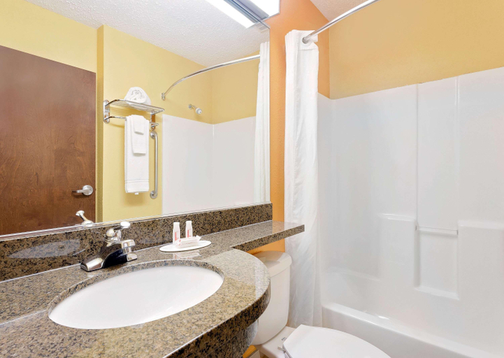 Bathroom 4, Microtel Inn & Suites by Wyndham Princeton, Mercer