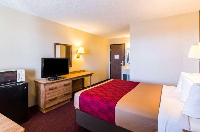 Bedroom 4, Econo Lodge Dumas, Moore