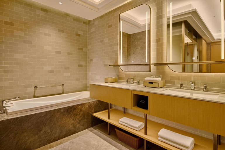 Bathroom 4, Hilton Garden Inn Chongqing Yubei Central Park, Chongqing