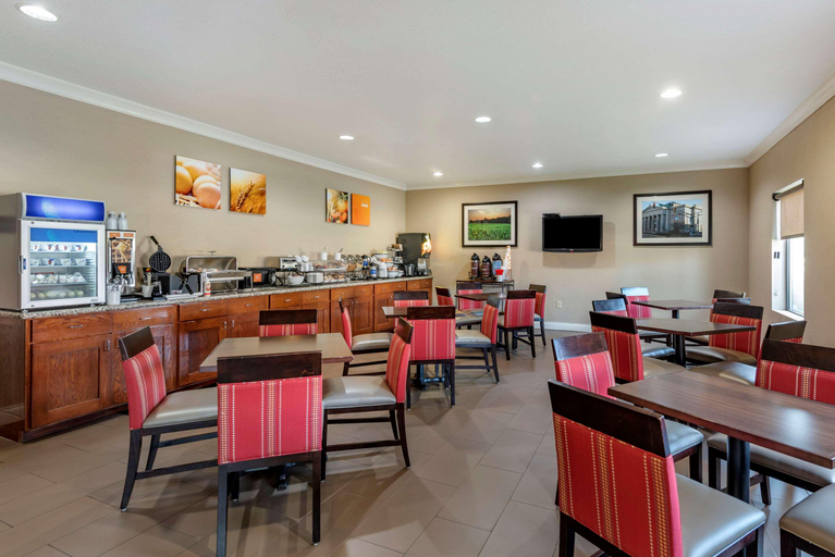 Food & Drinks 5, Comfort Inn & Suites Muncie Area, Delaware