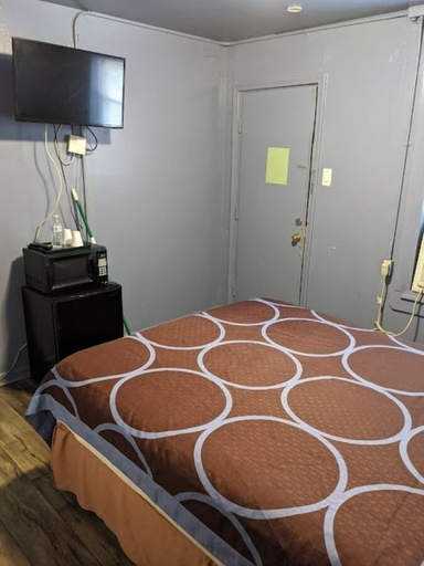 Bedroom 5, Moonlight Motel, Wayne