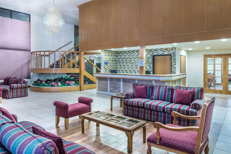 Public Area 2, Days Inn & Suites by Wyndham Logan, Cache