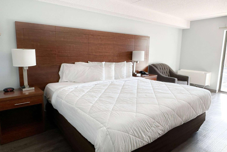 Bedroom 3, Travelodge by Wyndham Welland, Niagara