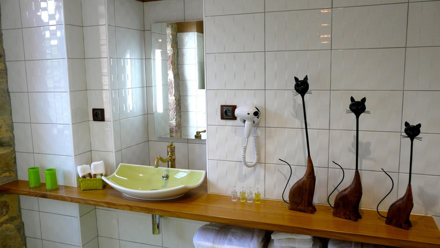 Bathroom 3, La Bastidie, Corrèze