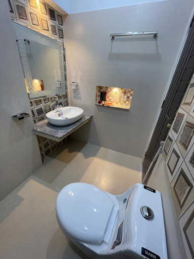 Bathroom 4, Hotel Grand Lahore, Lahore