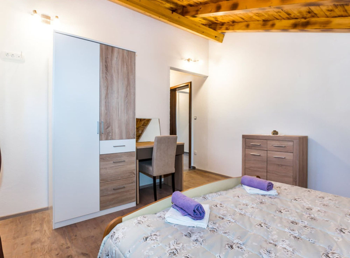 Others 5, Holiday Home Stari Dvori, Unešić