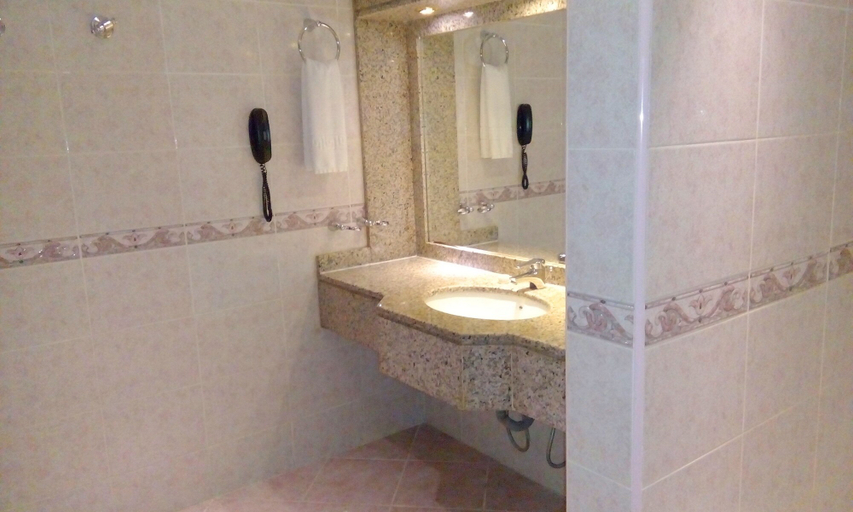 Bathroom 5, Ras Al Khaimah Hotel, Ras Al Khaimah