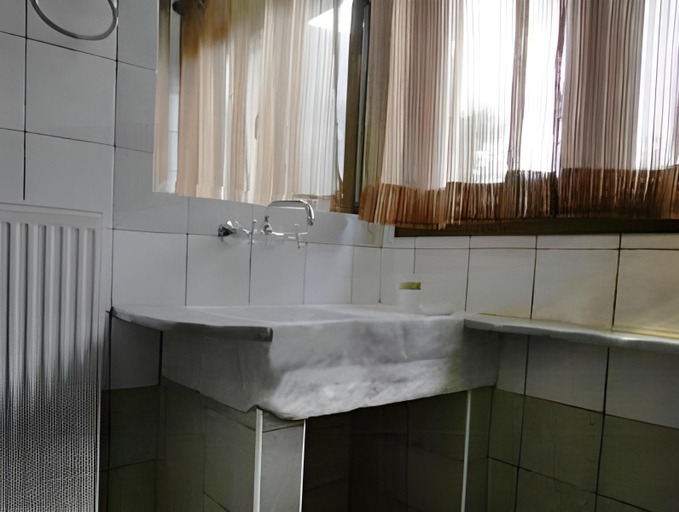 Bathroom 3, Hotel Oreades, Thessaly