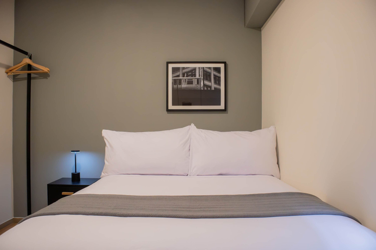 Room 5, w Charming 2BR w Balcony in Miraflores, Lima