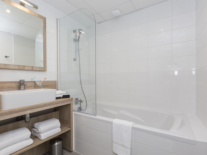 Bathroom, Apartment in Ile de Re with Terrace or Garden, Charente-Maritime