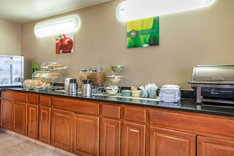 Food & Drinks 4, Quality Inn & Suites Limon, Lincoln