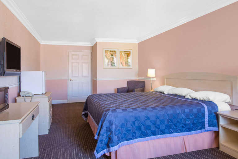 Bedroom 2, Super 8 By Wyndham Hayward Downtown, Alameda
